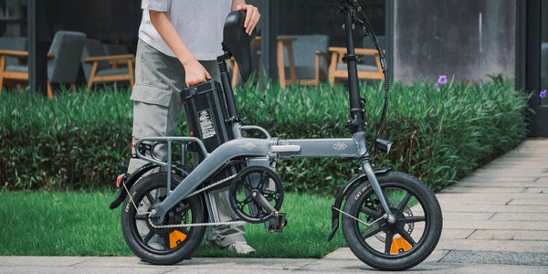 A woman removes the Fiido L3 e-bike battery.