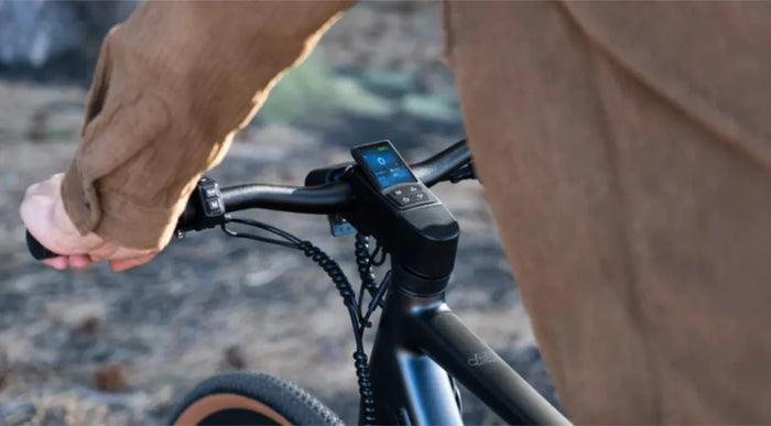 A man is checking whether the handlebar height of the Fiido electric bicycle C21 is suitable for him.